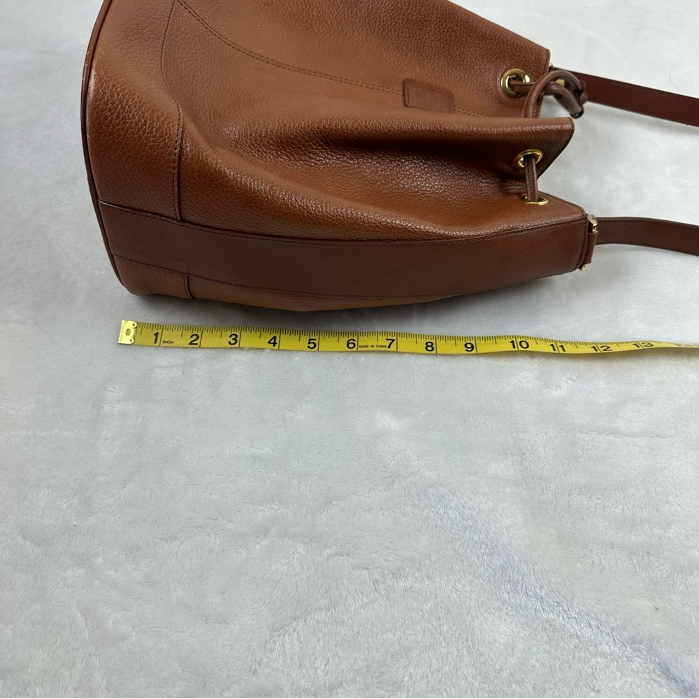 Burberry Brown Bucket Bag with Luxurious Leather Finish - Picture 9 of 15